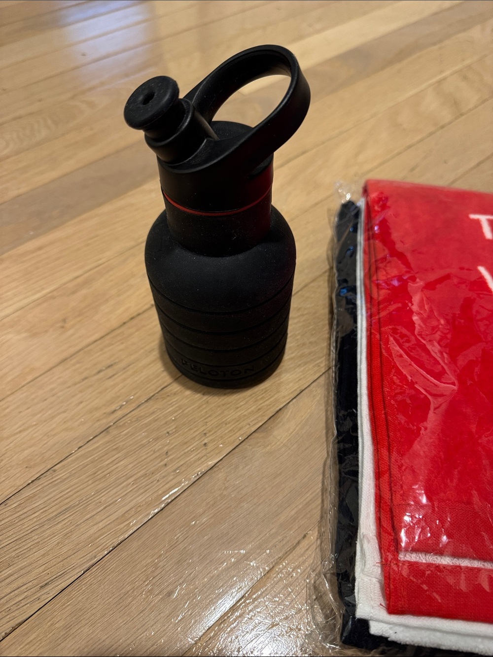 Peloton Red & White and Black Motivational Gym Towel plus water bottle - Picture 4 of 5